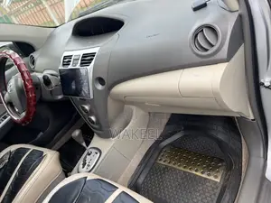 Toyota Belta 2010 Silver
