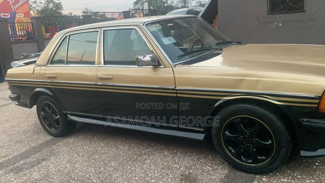 Mercedes-Benz W123 1976 Gold