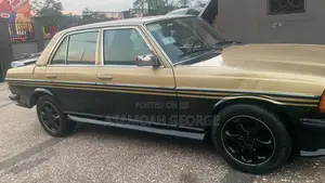 Mercedes-Benz W123 1976 Gold
