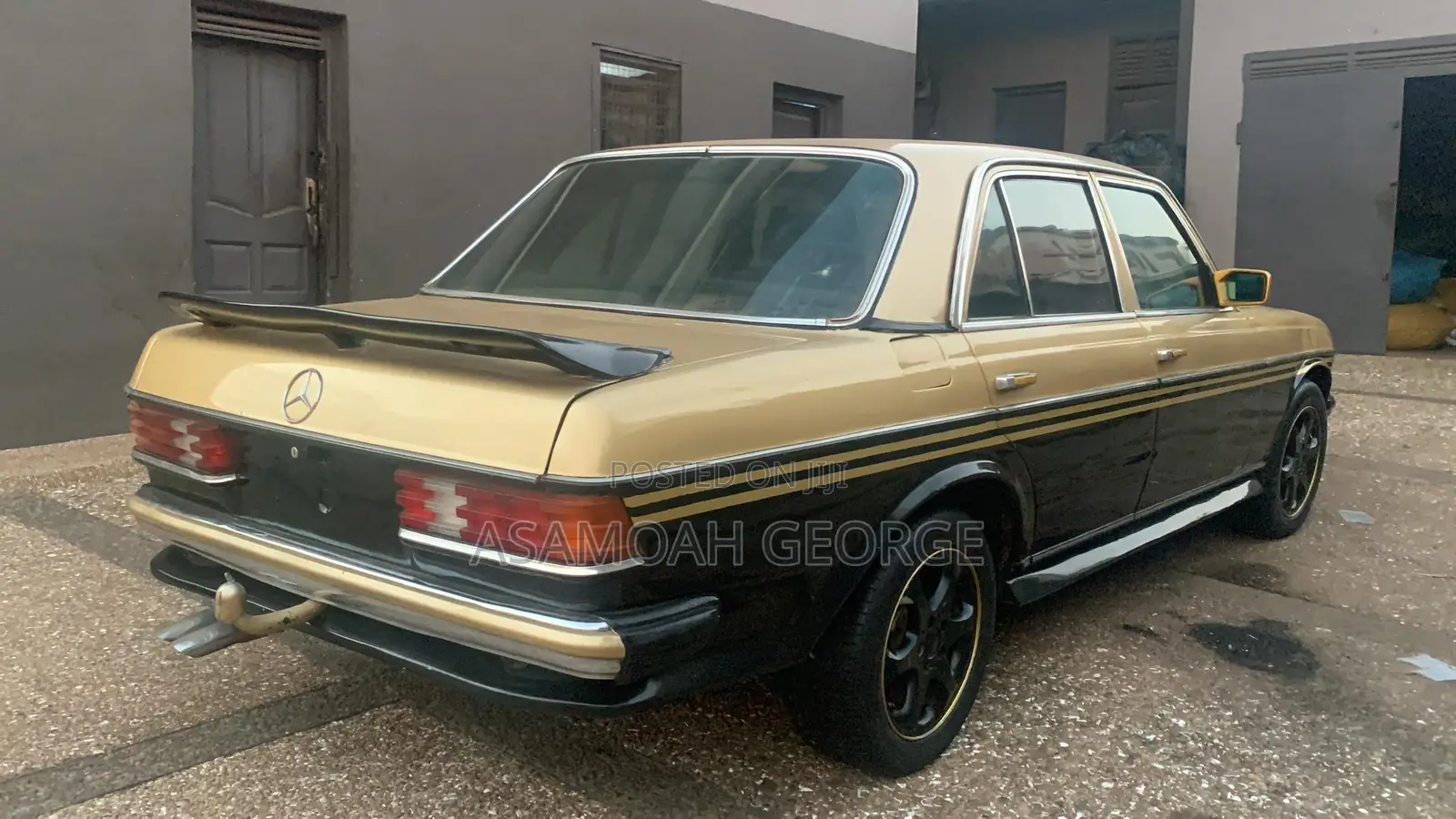 Mercedes-Benz W123 1976 Gold