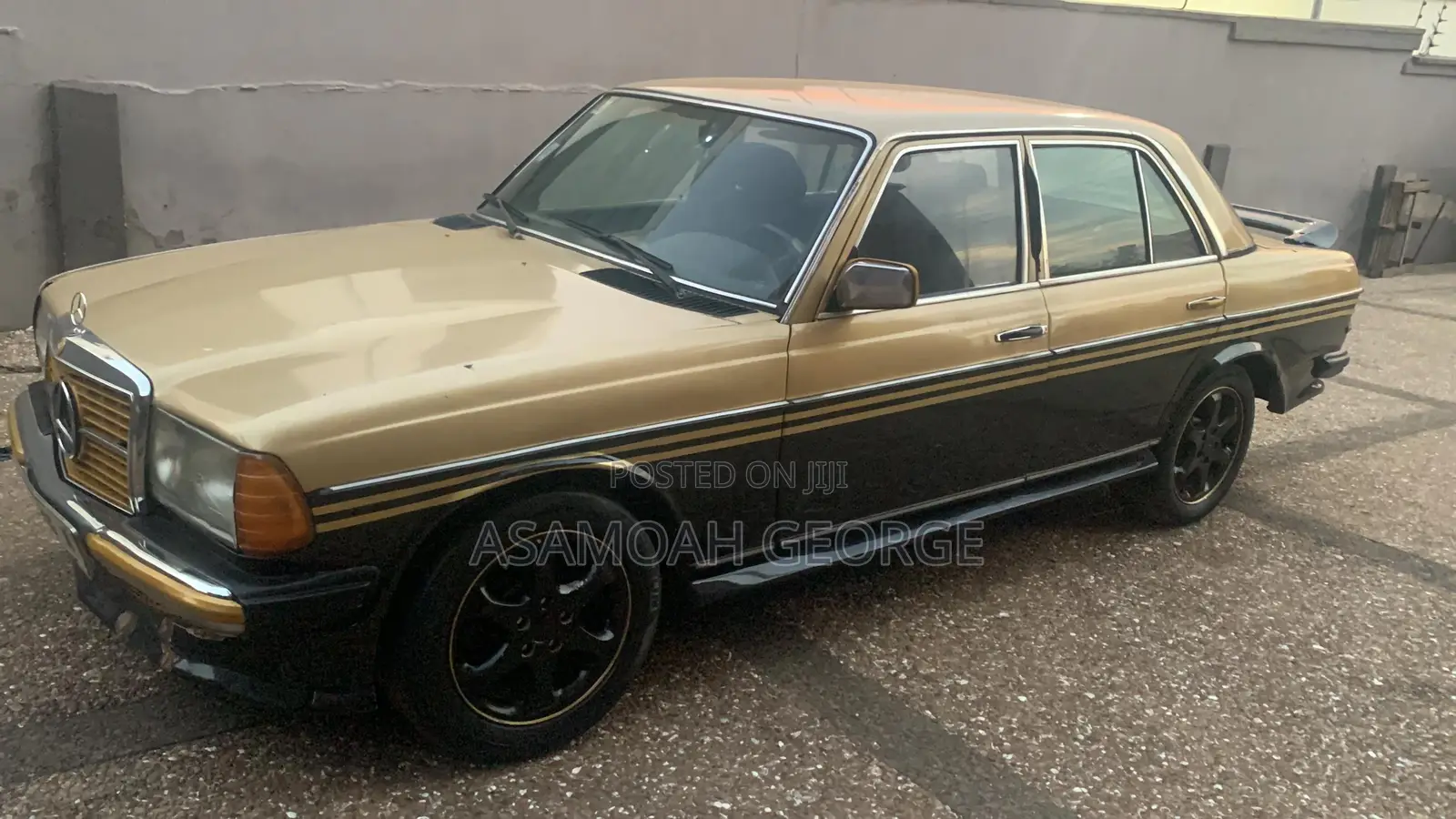 Mercedes-Benz W123 1976 Gold
