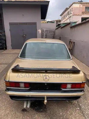 Mercedes-Benz W123 1976 Gold