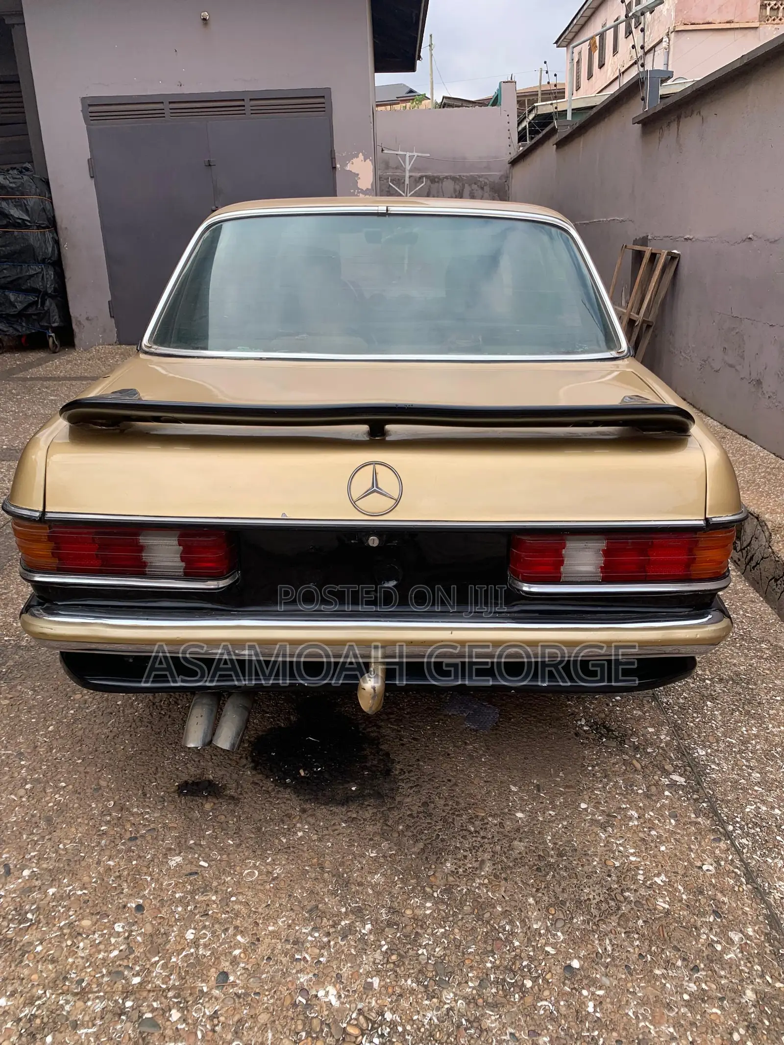 Mercedes-Benz W123 1976 Gold