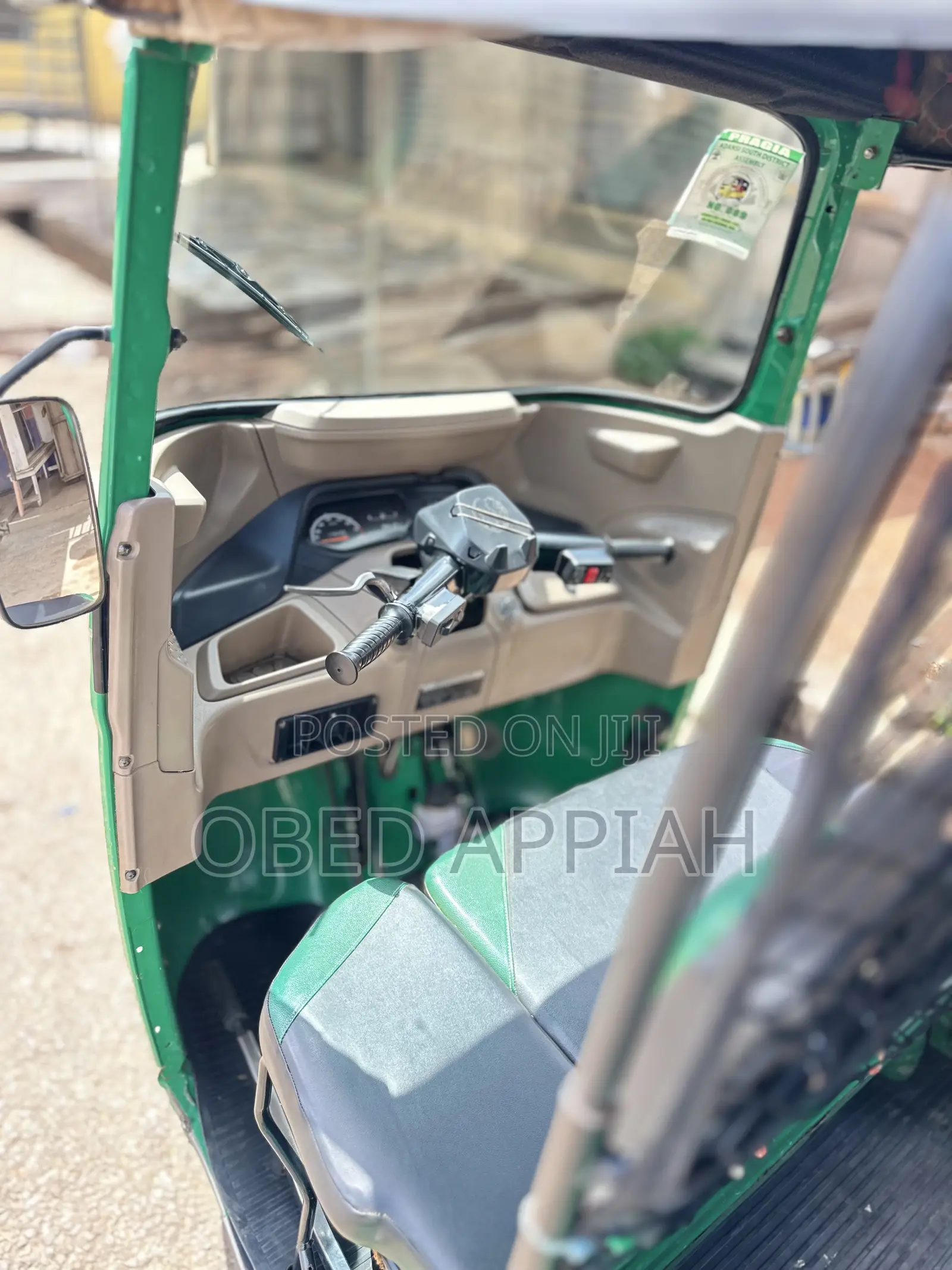 Bajaj RE 2025 Green