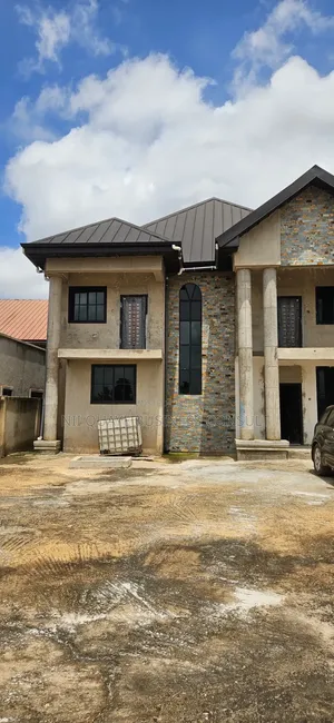 5bdrm House in Kokoben New Site, Kumasi Metropolitan for sale