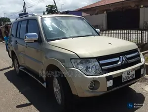 Mitsubishi Pajero 2009 Silver