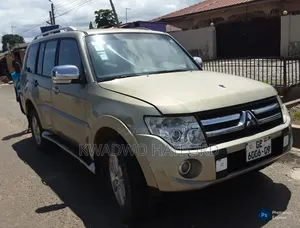 Mitsubishi Pajero 2009 Silver