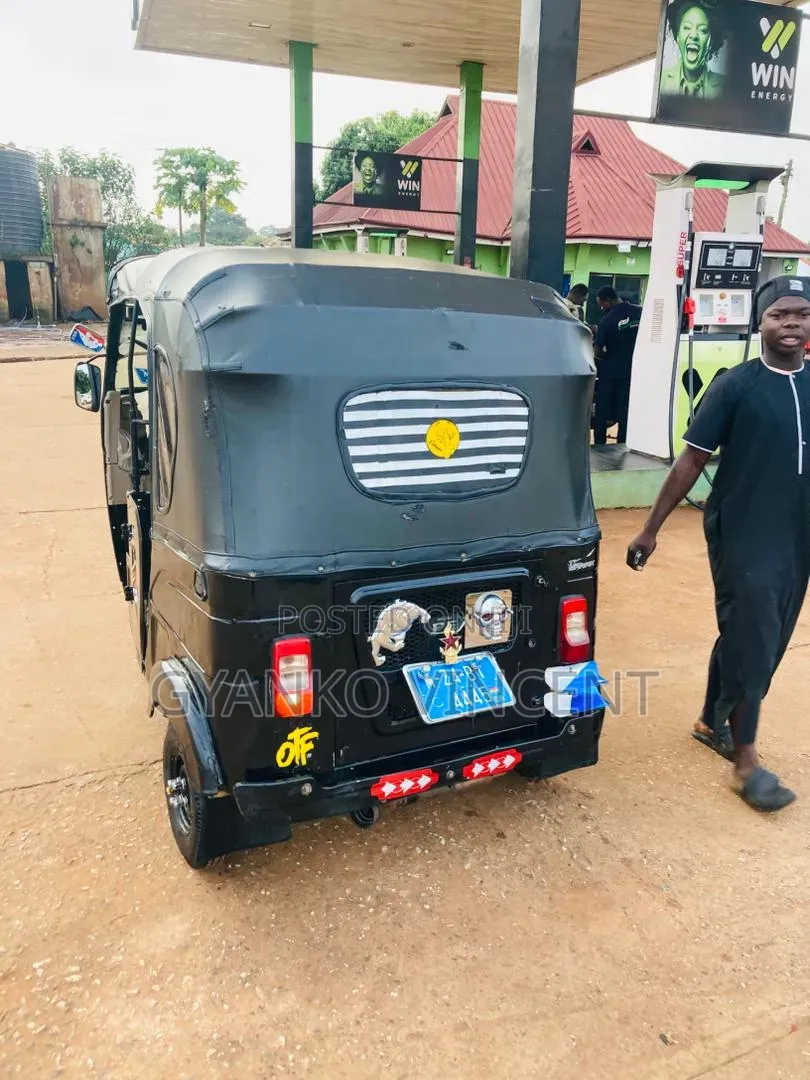 Bajaj RE 2024 Black