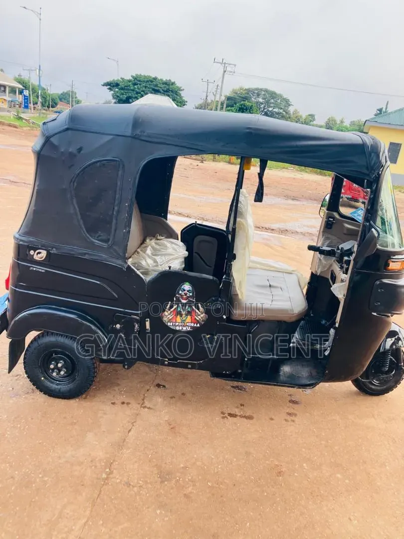 Bajaj RE 2024 Black