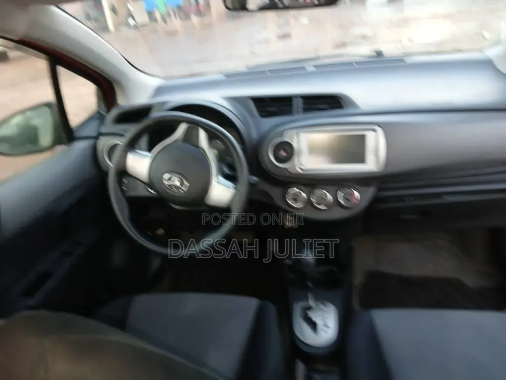 Toyota Vitz 1.5 FWD 3dr 2013 Red