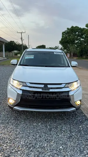 Mitsubishi Outlander 2017 White
