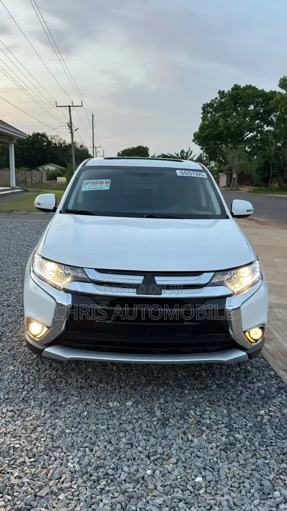 Mitsubishi Outlander 2017 White