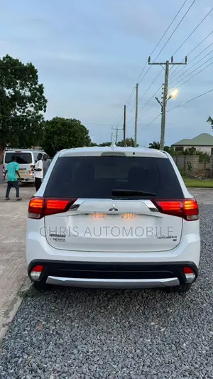 Mitsubishi Outlander 2017 White