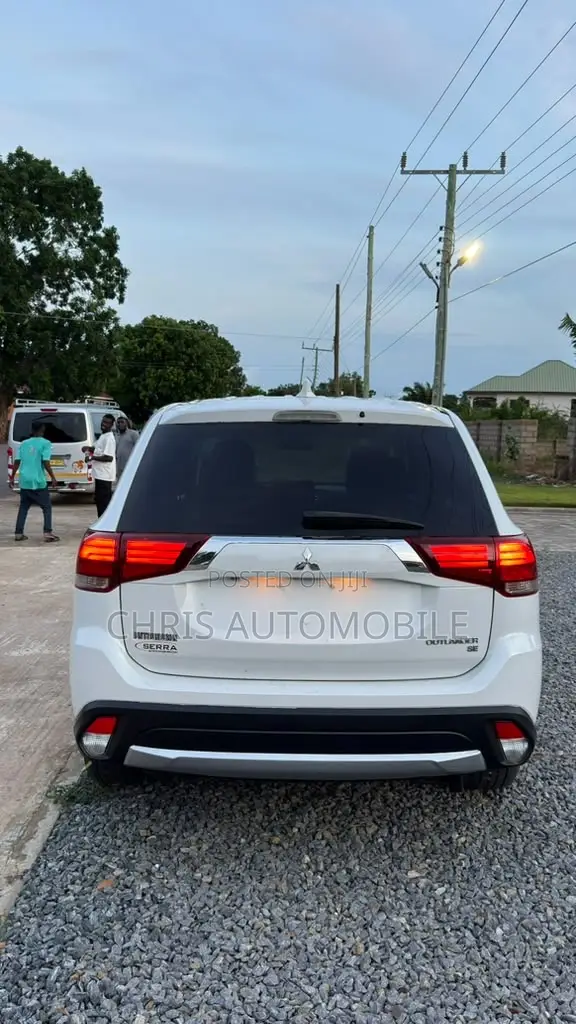 Mitsubishi Outlander 2017 White