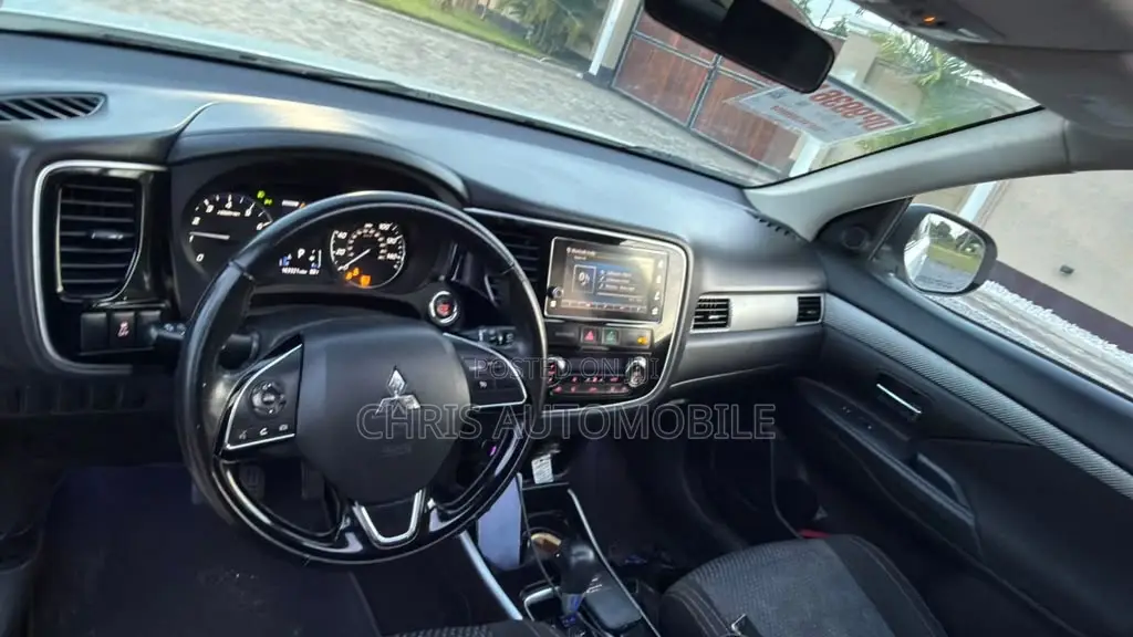 Mitsubishi Outlander 2017 White