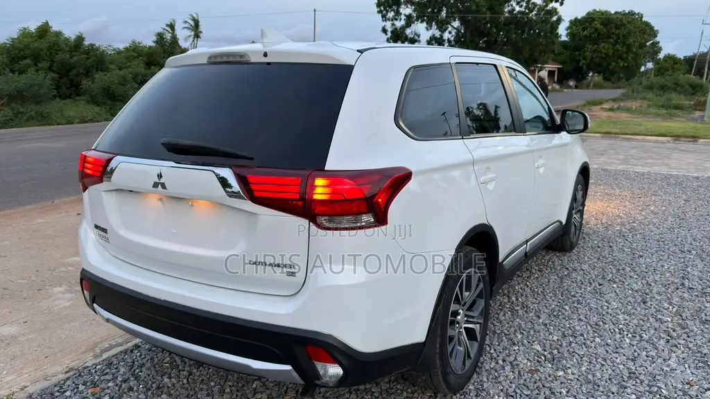 Mitsubishi Outlander 2017 White