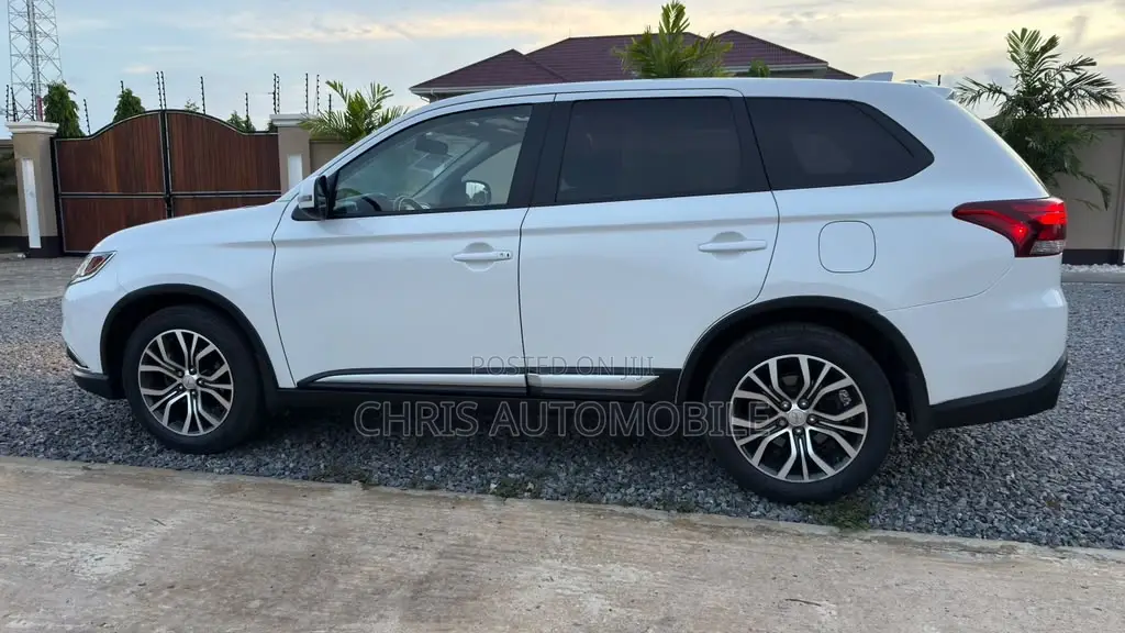 Mitsubishi Outlander 2017 White