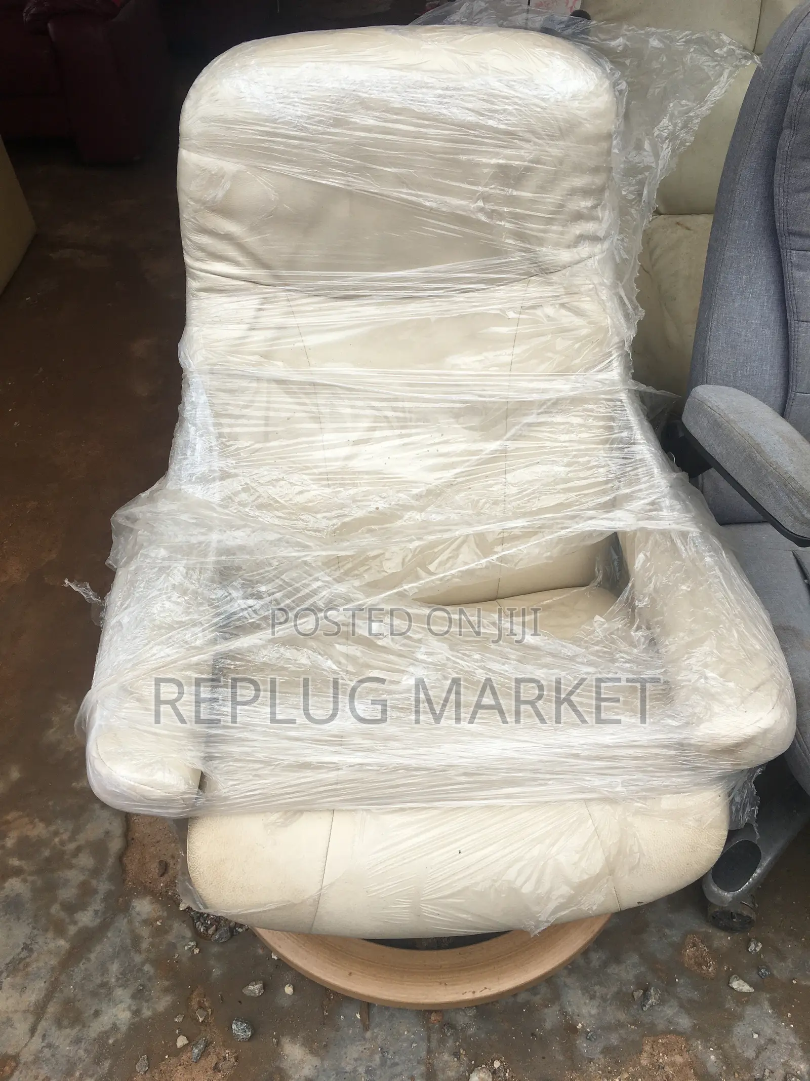 Cream Leather Clean Single Sofa