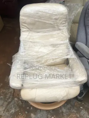 Cream Leather Clean Single Sofa