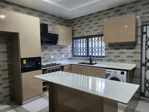 3bdrm House in Ashcom Properties, Baatsona Total for rent