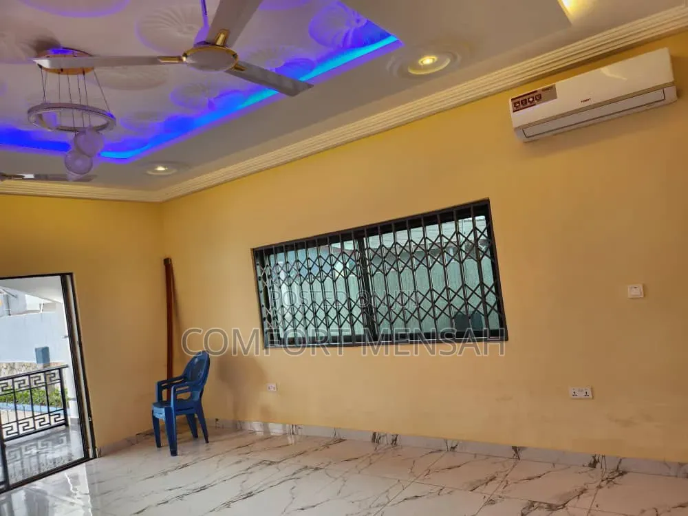 3bdrm House in Ashcom Properties, Baatsona Total for rent
