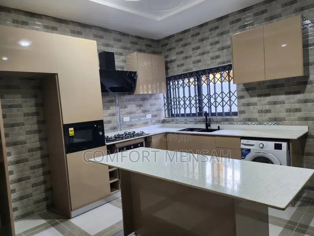 3bdrm House in Ashcom Properties, Baatsona Total for rent