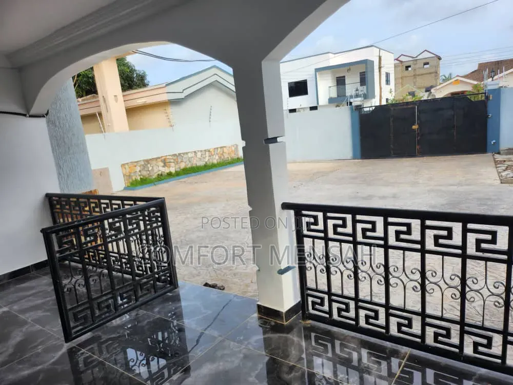 3bdrm House in Ashcom Properties, Baatsona Total for rent