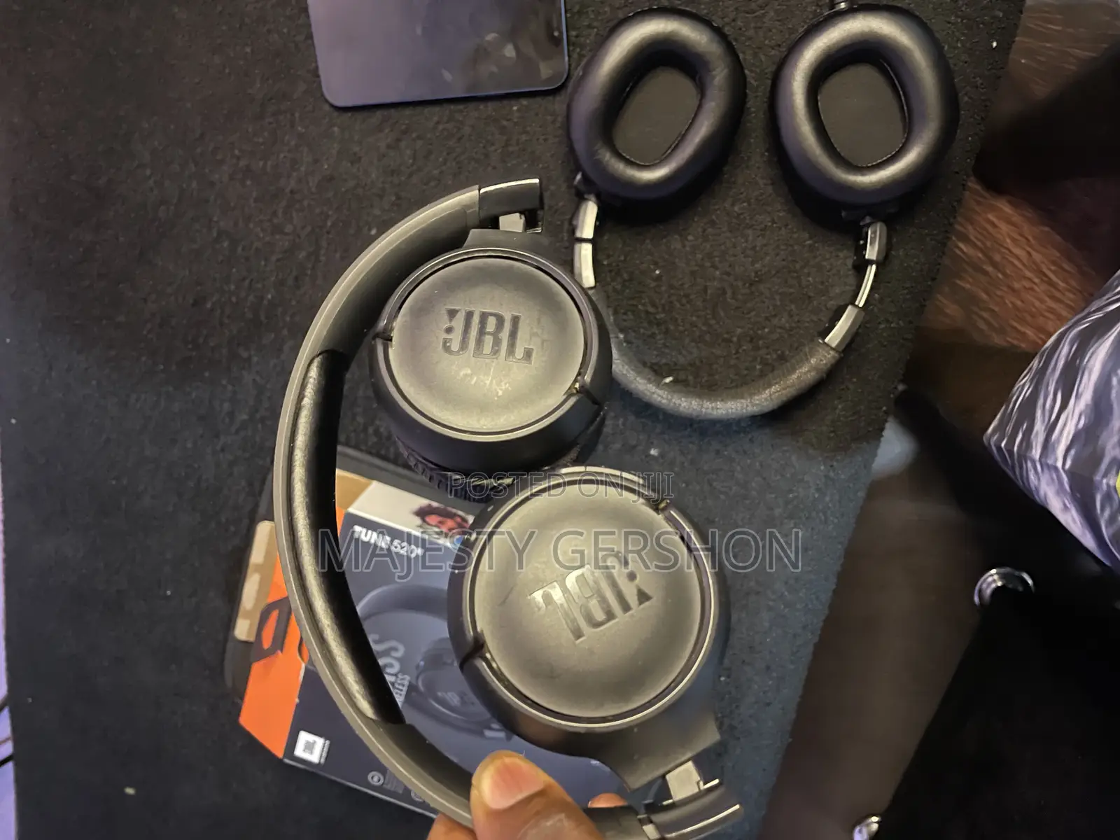 Jbl Tune 520 Headphones Slightly Used