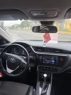 Toyota Corolla SE (1.8L 4cyl 2A) 2019