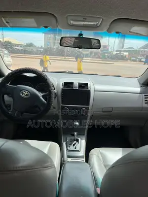 Toyota Corolla LE 4dr Sedan (1.8L 4cyl 4A) 2013 Silver