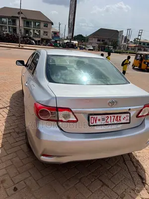Toyota Corolla LE 4dr Sedan (1.8L 4cyl 4A) 2013 Silver