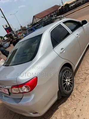 Toyota Corolla LE 4dr Sedan (1.8L 4cyl 4A) 2013 Silver