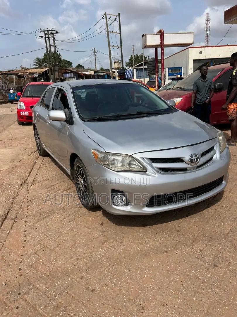 Toyota Corolla LE 4dr Sedan (1.8L 4cyl 4A) 2013 Silver