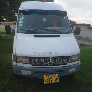 Mercedes-Benz Sprinter 1984 White