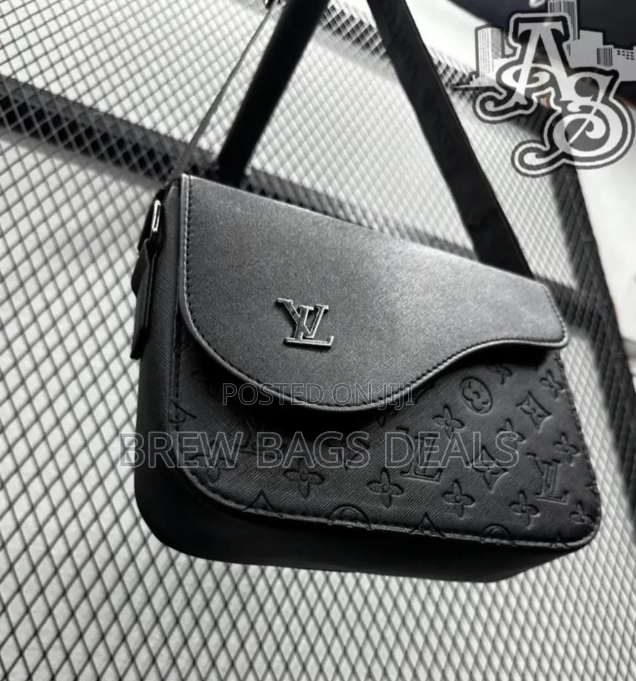 Premium Quality Thick Leather Unisex Vuitton Sidebag.