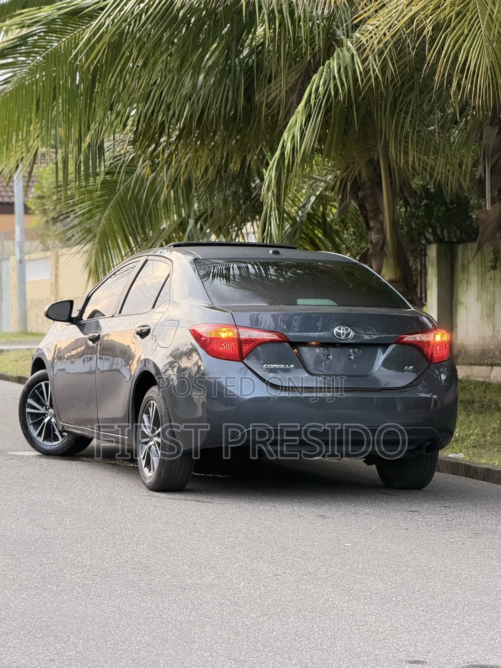 Toyota Corolla LE Eco (1.8L 4cyl 2A) 2019 Gray