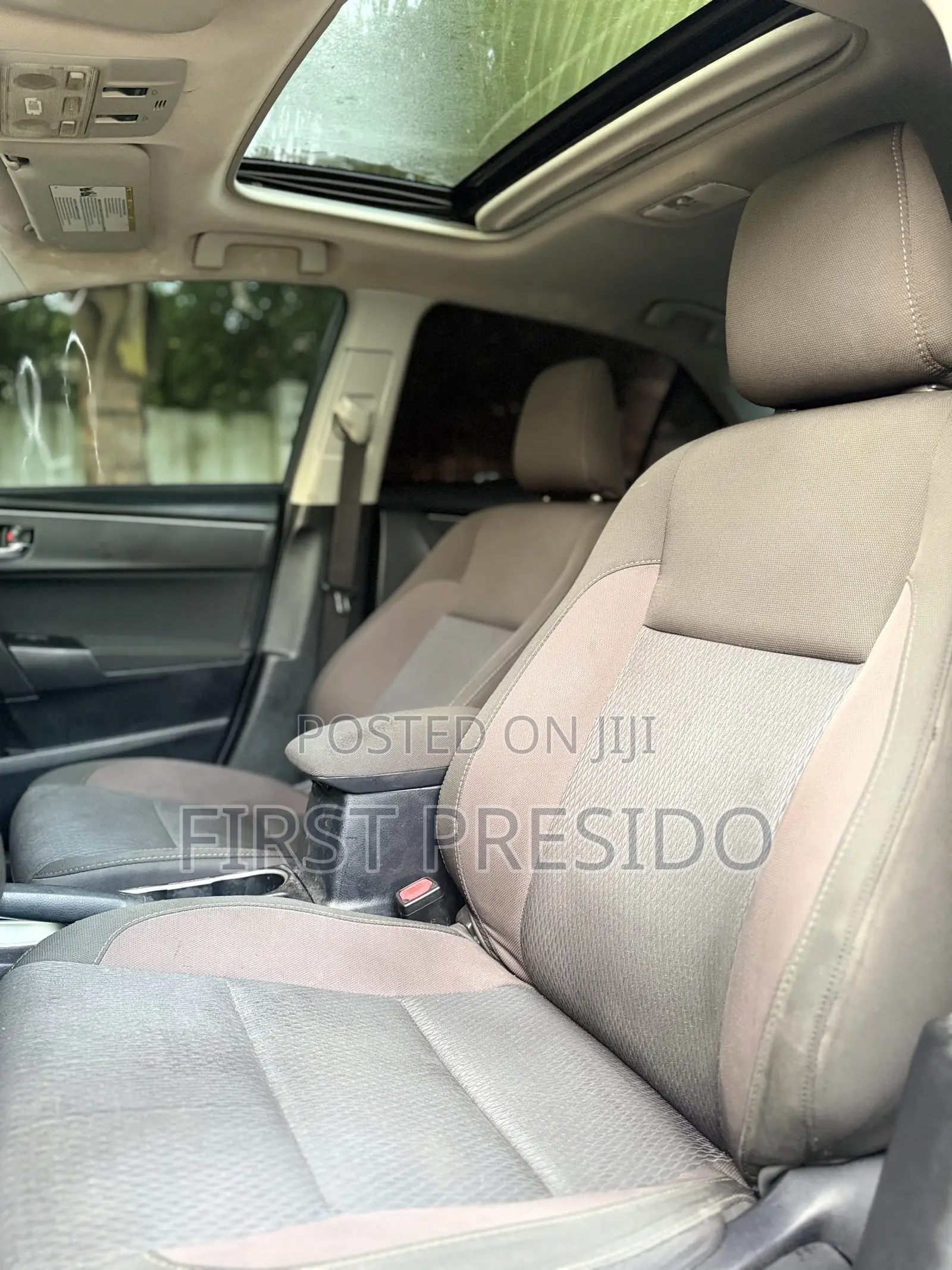 Toyota Corolla LE Eco (1.8L 4cyl 2A) 2019 Gray