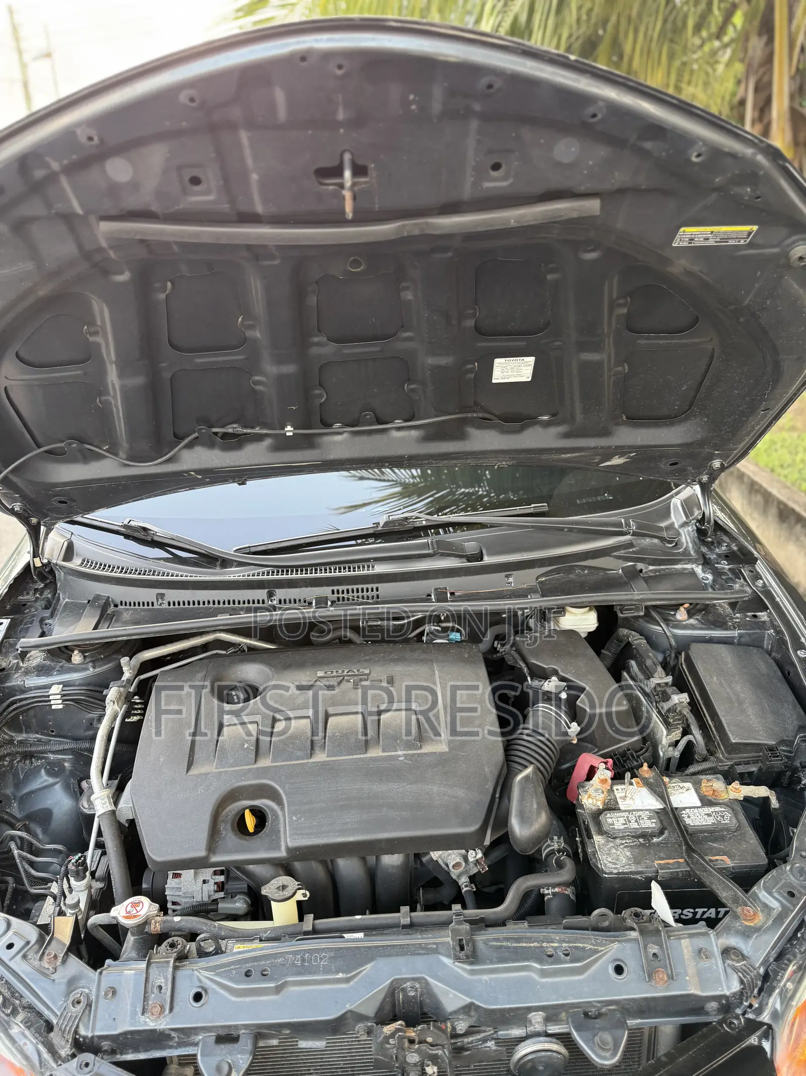 Toyota Corolla LE Eco (1.8L 4cyl 2A) 2019 Gray