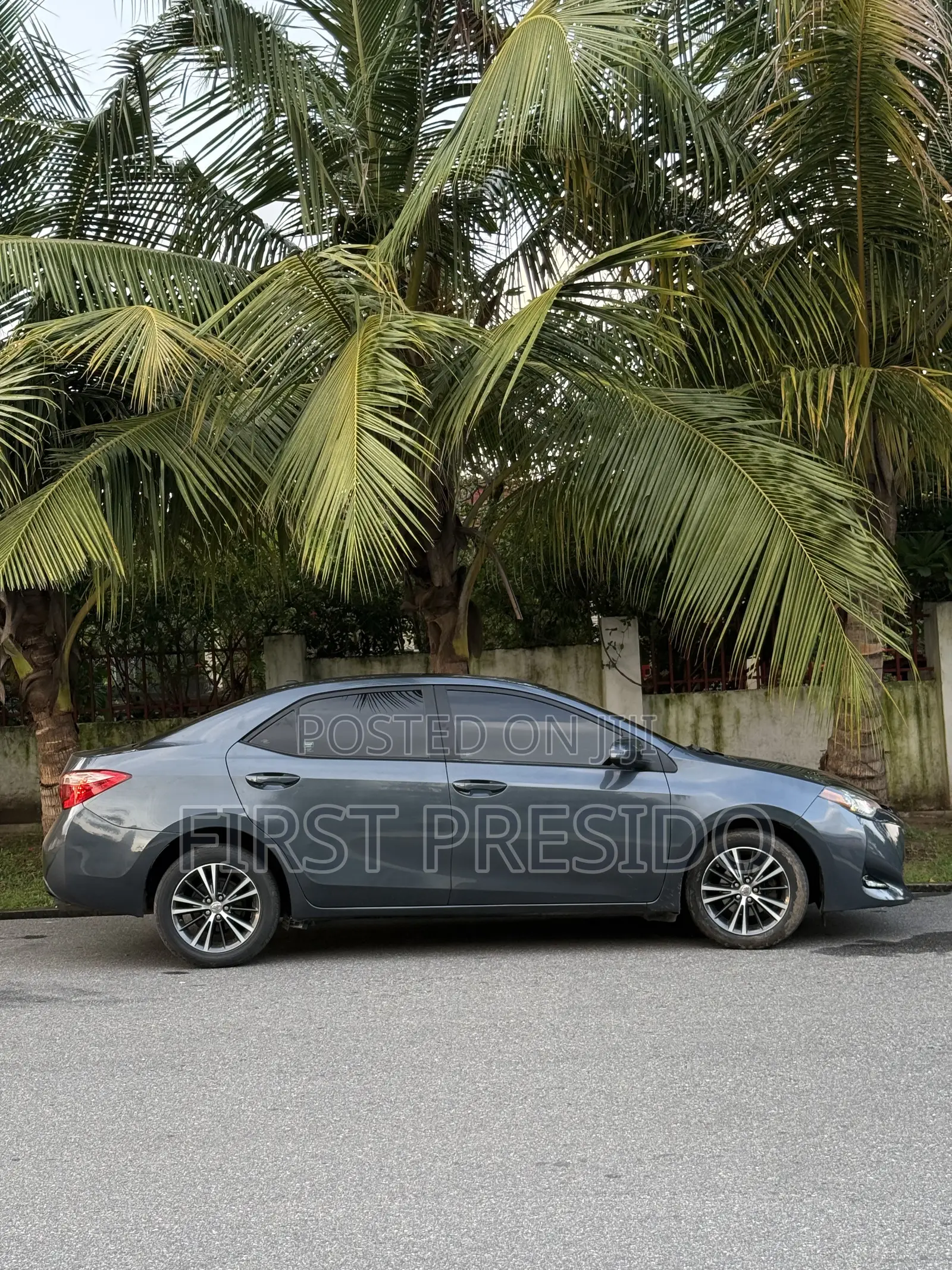 Toyota Corolla LE Eco (1.8L 4cyl 2A) 2019 Gray