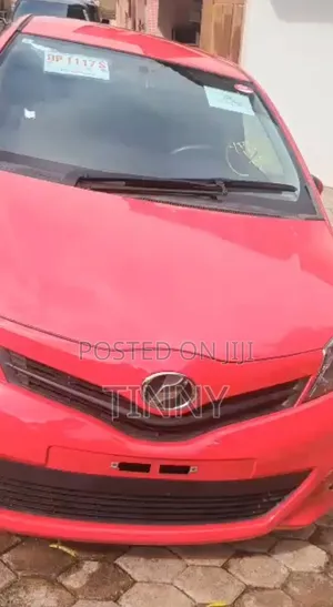 Toyota Vitz 1.3 AWD 5dr 2014 Red