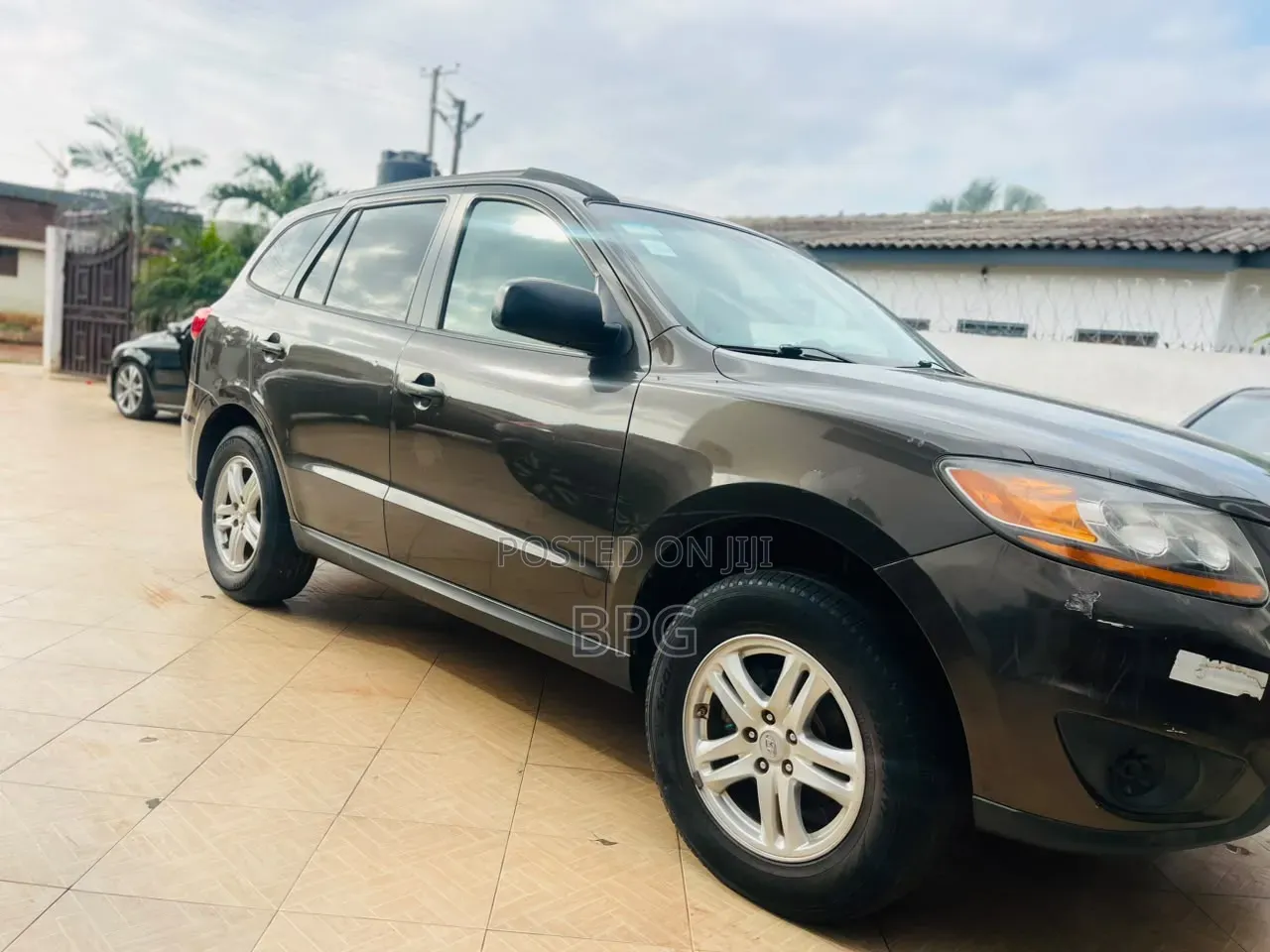 Hyundai Santa Fe 2011 Brown