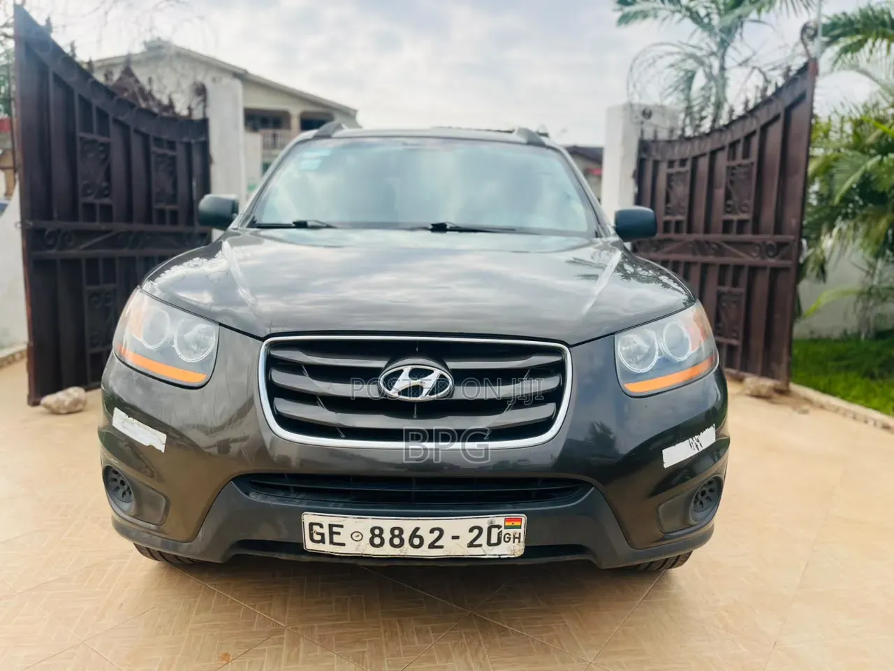 Hyundai Santa Fe 2011 Brown