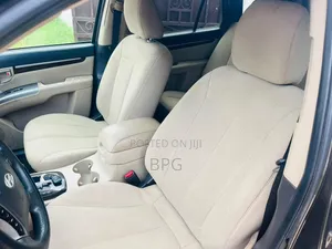 Hyundai Santa Fe 2011 Brown