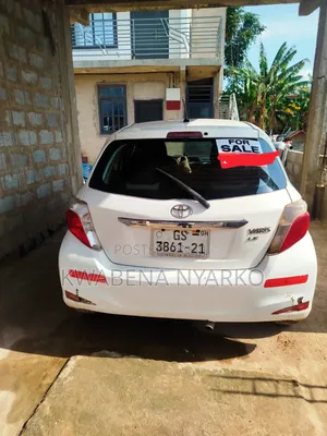 Toyota Yaris LE Hatchback 5dr 2012 White