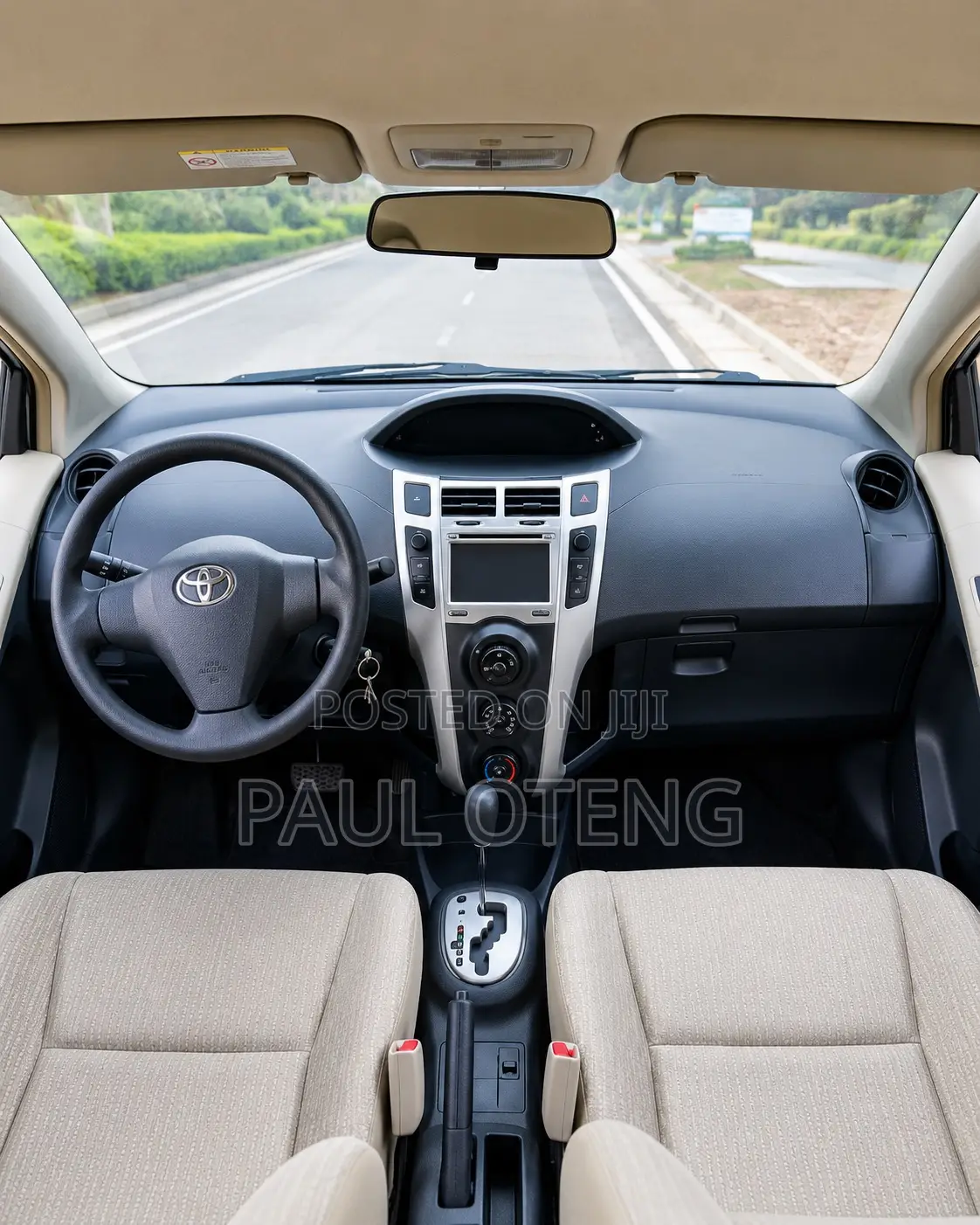Toyota Yaris Base Hatchback 5dr 2011 White