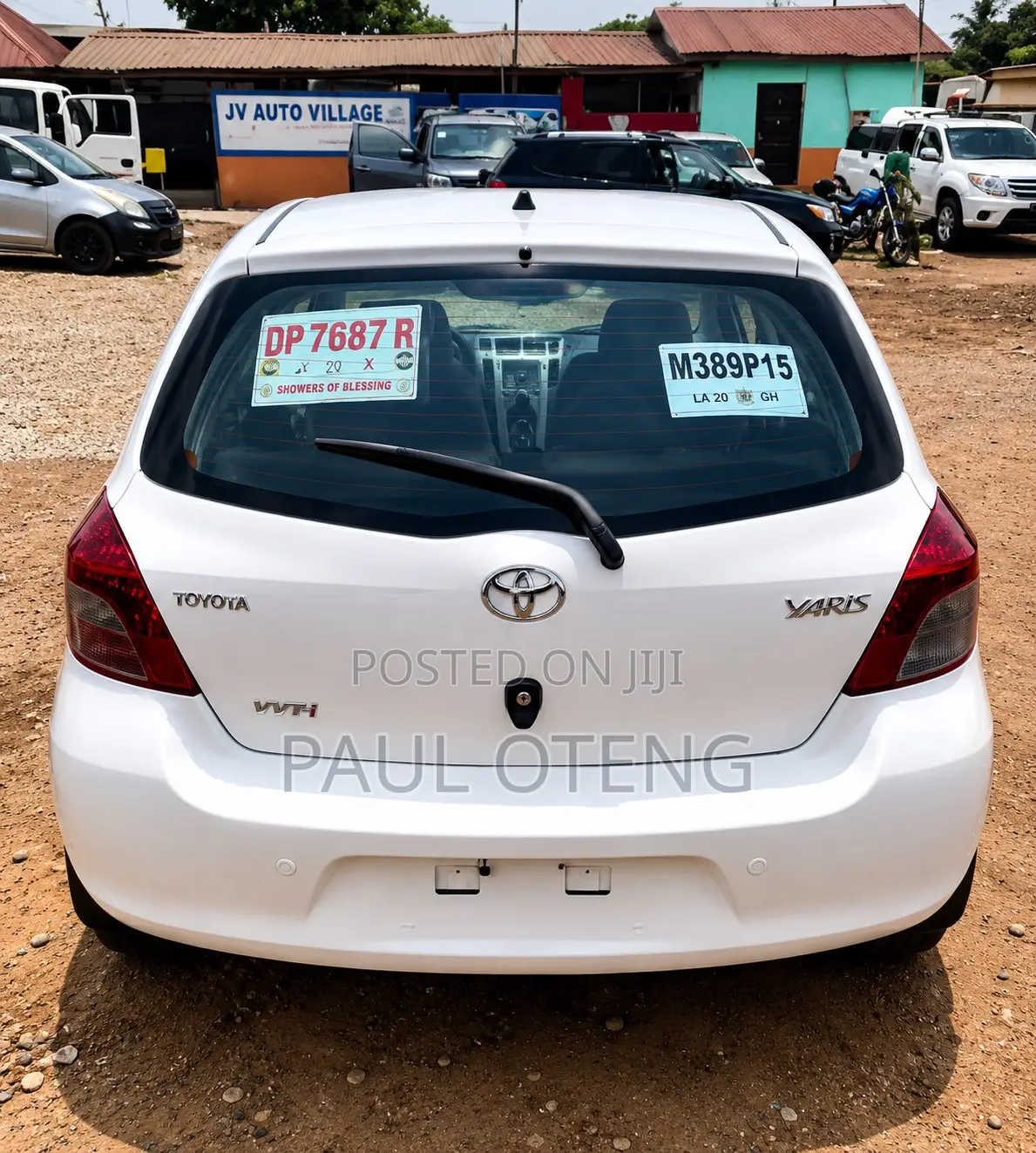 Toyota Yaris Base Hatchback 5dr 2011 White