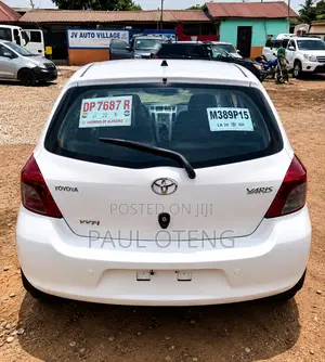 Toyota Yaris Base Hatchback 5dr 2011 White