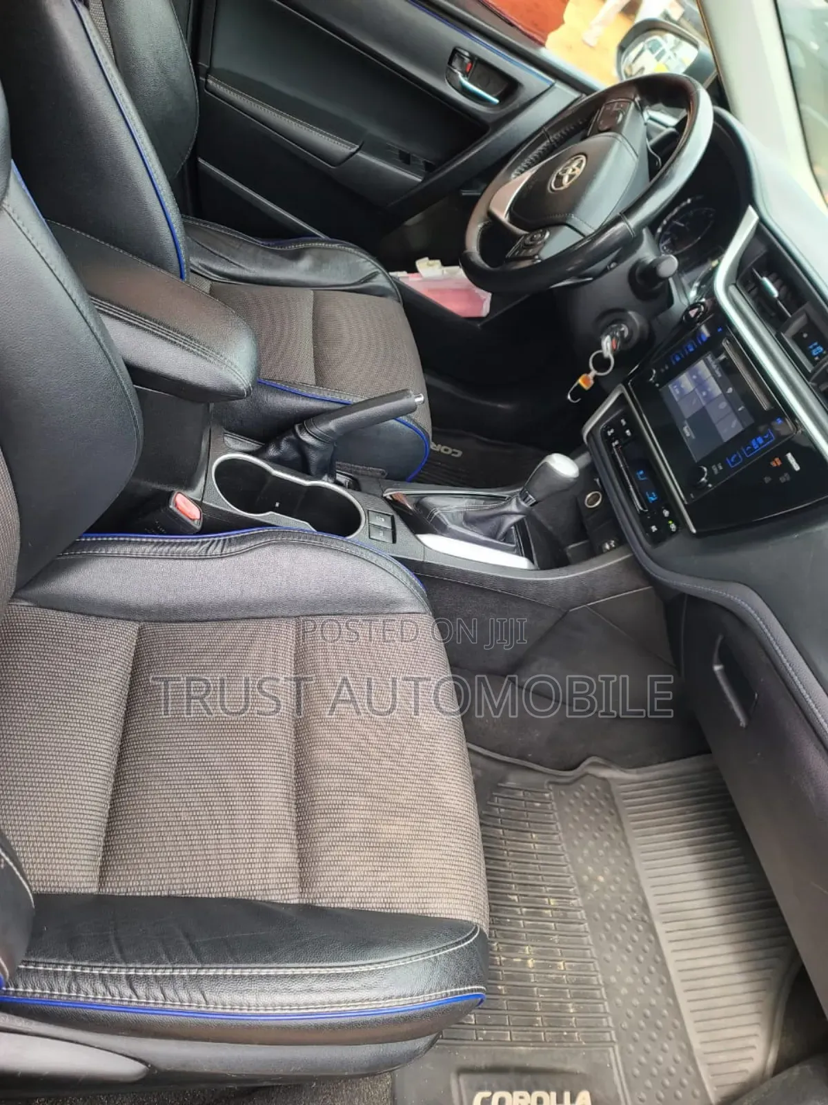 Toyota Corolla SE 4dr Sedan (1.8L 4cyl CVT) 2017 Gray