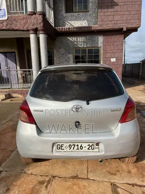 Toyota Vitz 1.5 FWD 3dr 2010 Silver