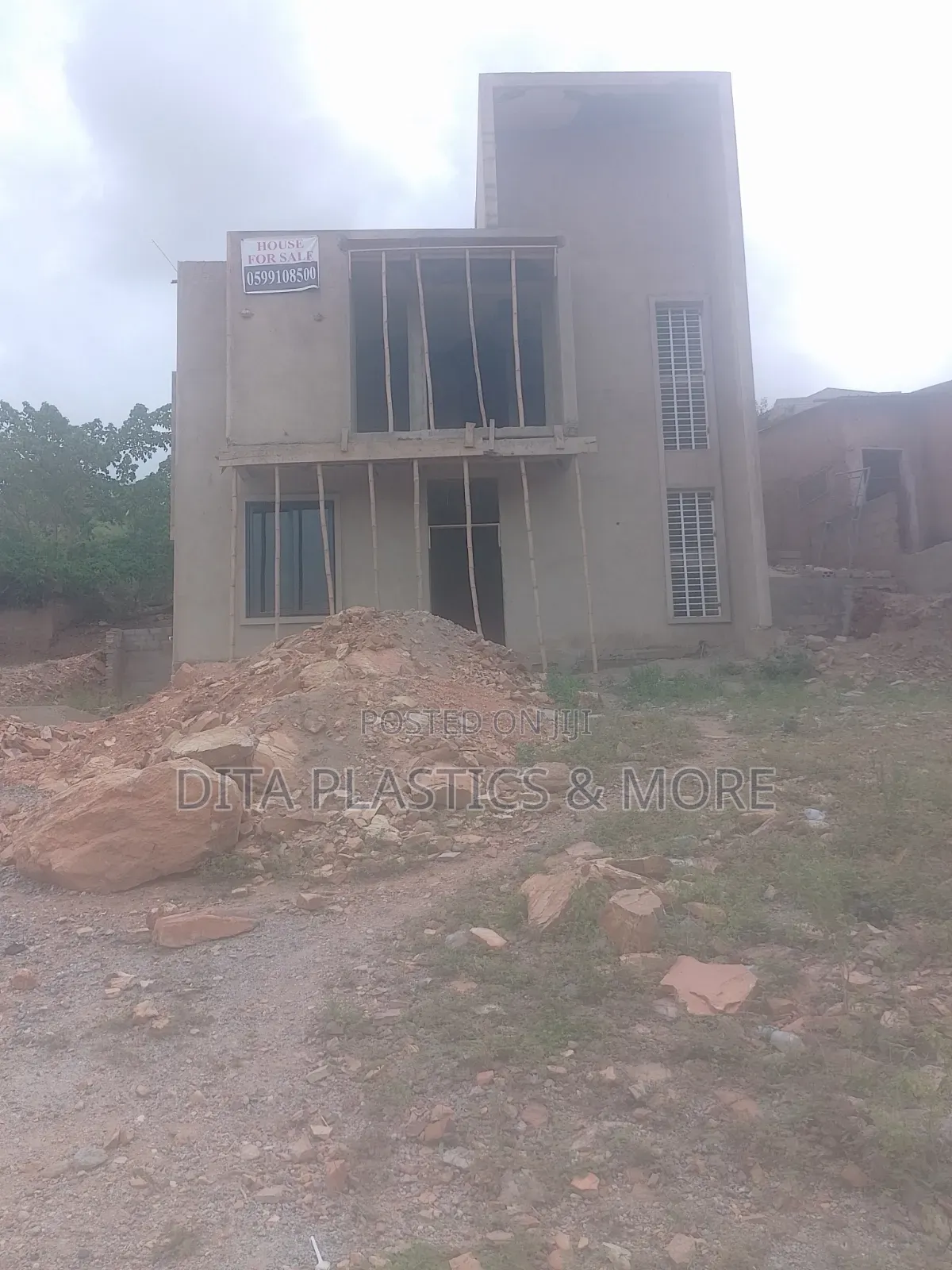 5bdrm House in Accra Metropolitan for sale